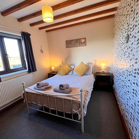 4 Bedroom Detached Farmhouse Mountain Views Бомаріс Екстер'єр фото