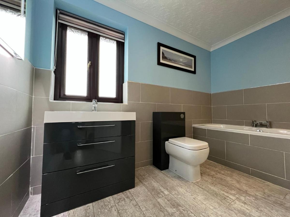4 Bedroom Detached Farmhouse Mountain Views Бомаріс Екстер'єр фото