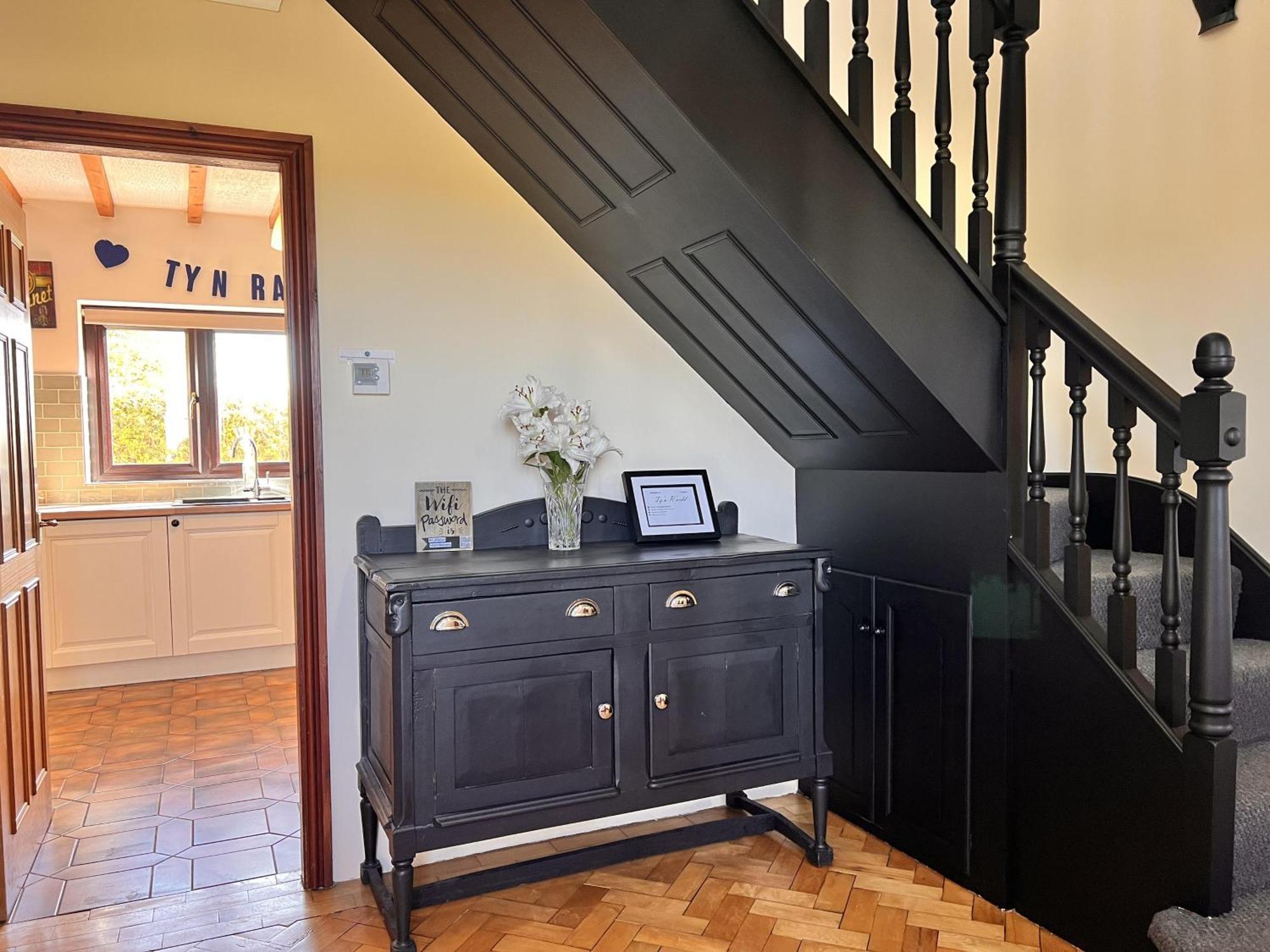 4 Bedroom Detached Farmhouse Mountain Views Бомаріс Екстер'єр фото